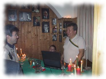 Phx Dionysos als Barkeeper der Sektbar mit Musik aus dem Laptop!