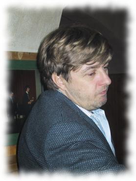 AH Idefix l&auml;ssig an der Bar