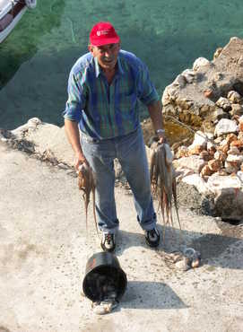 Onkel Zvonko mit seinem Krakenfang