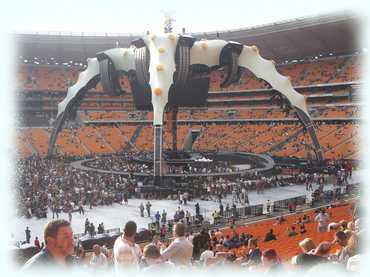 Die Claw von U2 im FNB-Stadion in Johannesburg