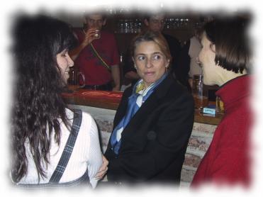 Damenrunde an der Bar (Doris, Renate und Rosi)