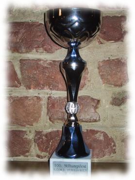 Pokal für den zweiten Platz beim Fussballturnier e.v. HEW