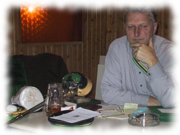 AH Brutus hört Phx Dionysos zu
