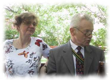 AH Phxxxx Hermes und seine Frau bei der Konversation