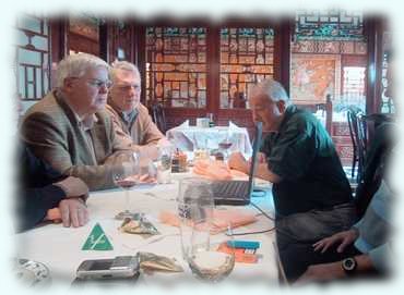 Tischrunde mit Theoderich, Brutus und Columbus