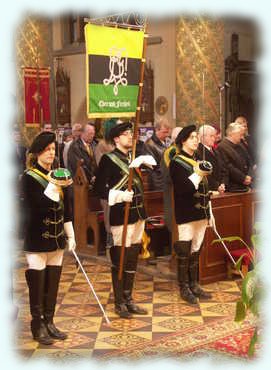 Chargierte mit Standarte