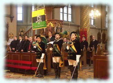 Chargierte mit Standarte