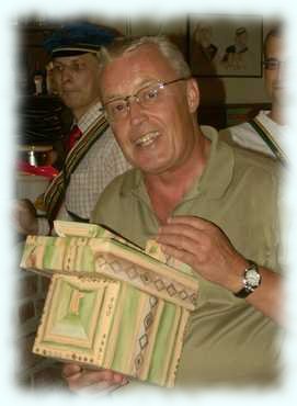 AH Attila bei der Geschenkeübergabe