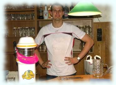 Bbr Werwolf schupft den Betrieb hinter der Bar