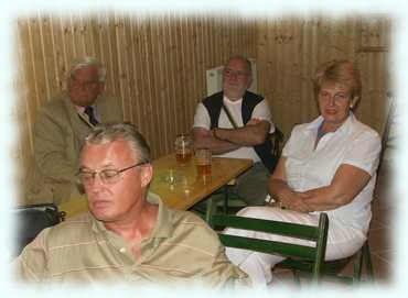 Bbr Roderich, Bbr Attila, Bbr Cadfae und Christl verfolgen interessiert den Vortrag