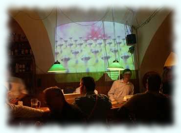 Videos an die Wand projeziert