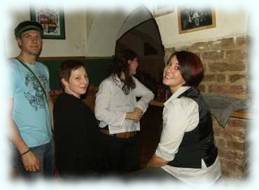 Werwolf, Jaqui und Pezi an der Bar