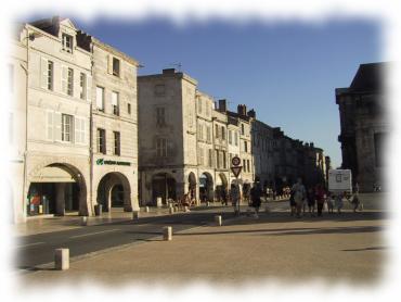 Ein Platz im Stadtzentrum von La Rochelle