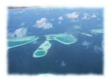 Inseln beim Flug nach Kuredu