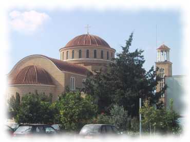 Außenansicht der Gemeindekirche von Pralimni