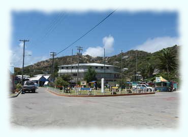 Der Hauptplatz von Clifton auf Union Island