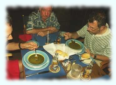 Abendessen im Scuttlebutss mit Till, Columbus und Cäsar