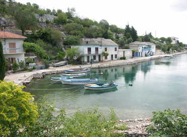 Blick in die Uvala Obič mit Fischerbooten