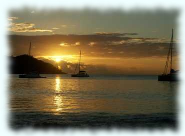 Sonnenuntergang in der Beauvallon auf Mahé