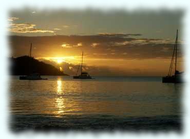 Sonnenuntergang in der Beauvallon auf Mahé