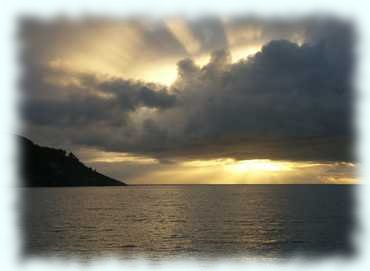 Sonnenuntergang in der Anse Ternay auf Mahé