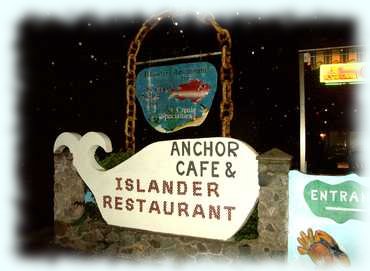 Schilder zum Anchor Cafe & Islander Restaurant