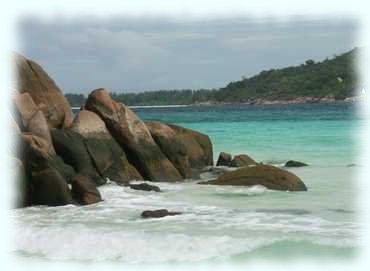 Anse San José mit typischen Granitfelsen