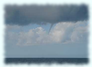 ein Finger bildet sich aus der Wolke