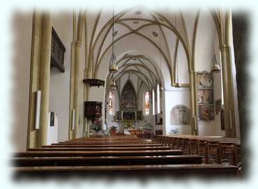 Inneres des Kirchenschiffes der Karmelitenkirche