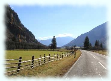 Blick in das Maltatal mit den Nockbergen im Hintergrund