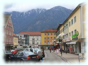 Neuer Platz in Spittal an der Drau mit den Gailtaler Alpen im Hintergrund