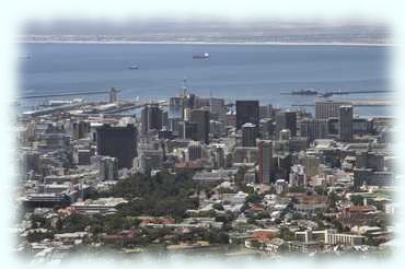 Das Zentrum von Kapstadt vom Tafelberg fotografiert