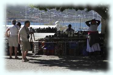 Atilla am Markt auf dem Hauptplatz von Simon's Town