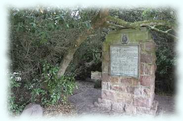 Old Post Office Tree mit einer Gedenktafel