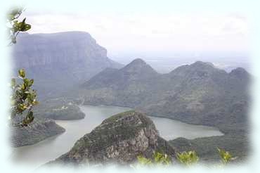 Blick in den Blyde River Canyon und über die dahinterliegenden Lowvelds