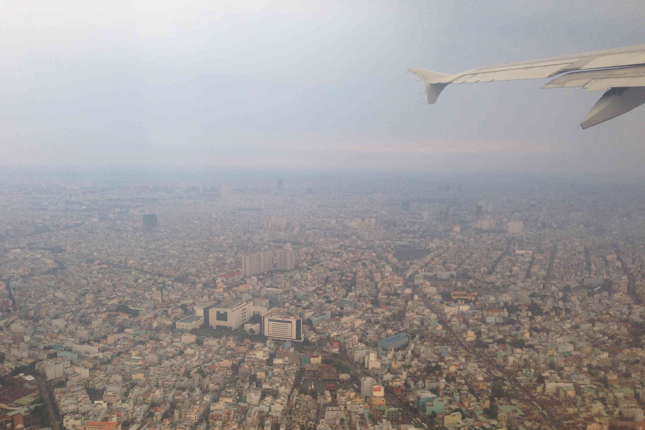 Blick auf Sài Gòn aus dem Flugzeug Fenster