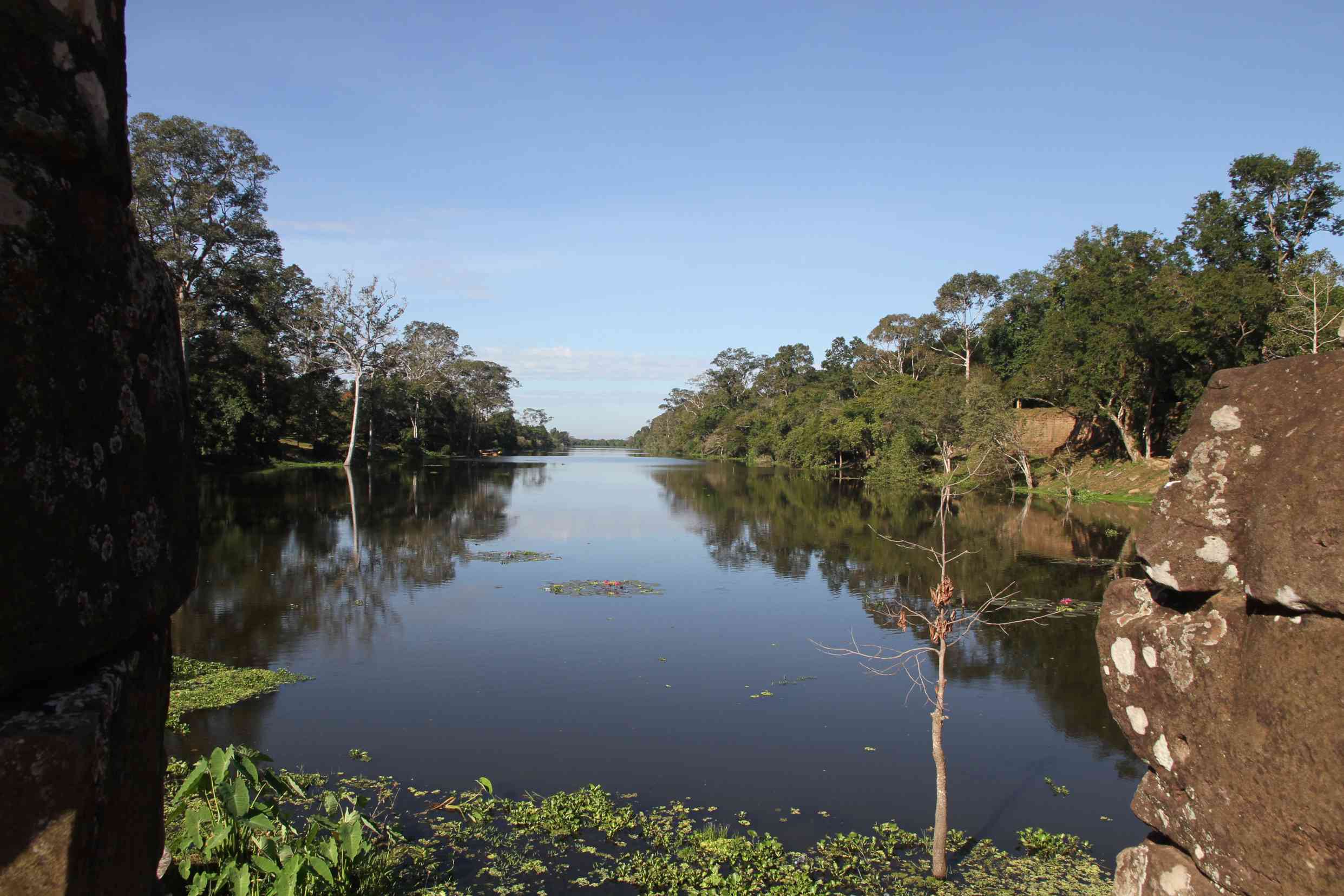 Wassergraben vor des Südtor zu Angkor Thom