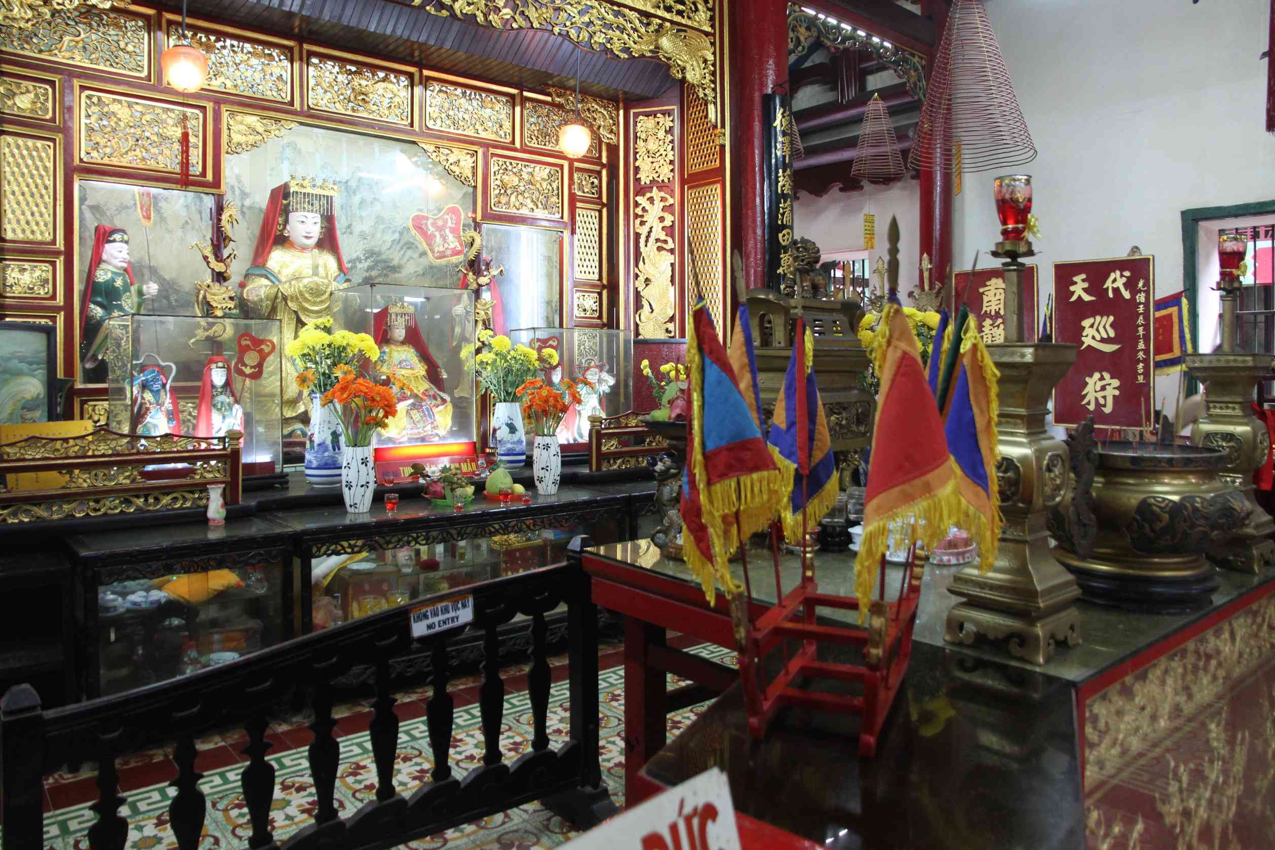 Altar im Chinesischen Tempel Hội quán Phúc Kiến