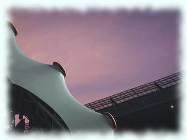 Detail der Claw gegen den Abendhimmel