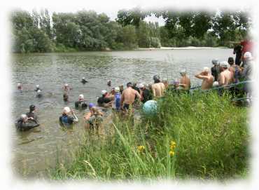 Triathlon-Schwimmer vor dem Start